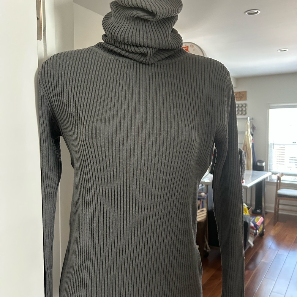 CLUB MONACO funnel turtleneck